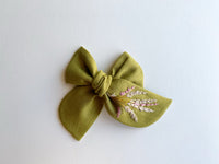 Hand Embroidered Bow - Chunky - Green - Lavender